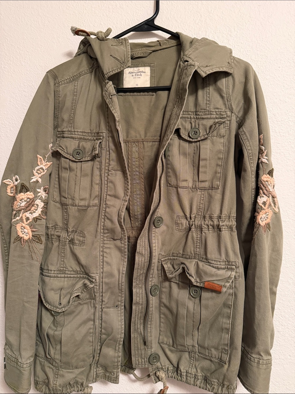 Abercrombie & Fitch Army green jacket with embroidered floral sleeve Size XS